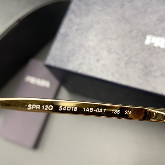 Prada sunglasses - Picture 5 of 7